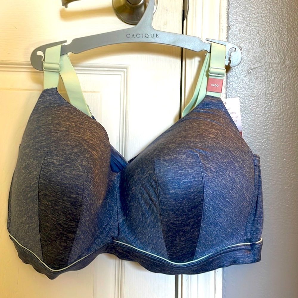Lightly lined lounge bra